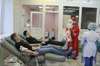 Пензенских доноров поздравил Дед мороз