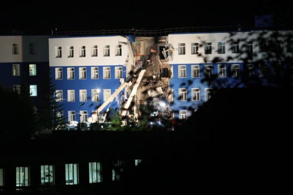 Виктор Назаров призвал сдать кровь для пострадавших при обрушении казармы в Омске