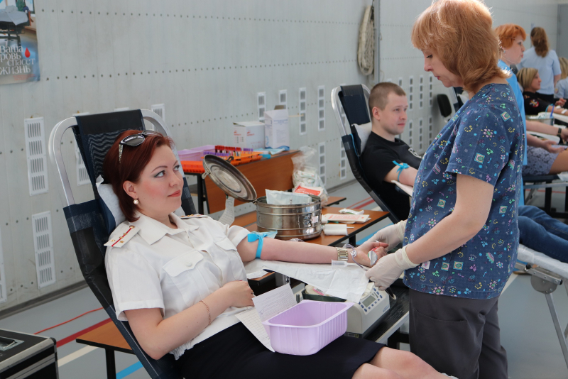 Петербургские полицейские спешат делать добро 