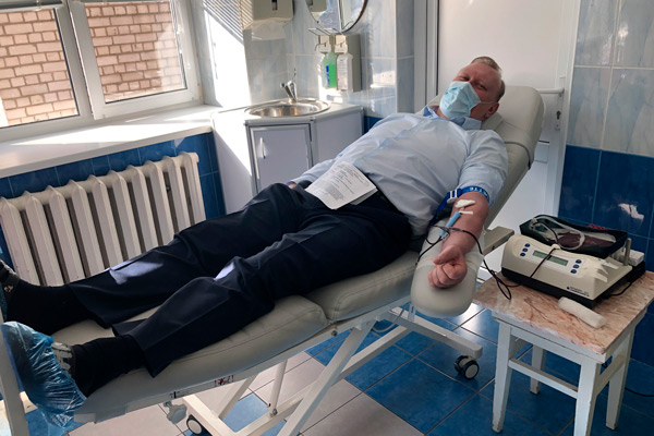 Главные врачи приняли участие в донорской акции Архангельской станции переливания крови