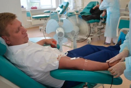 Кандидат в губернаторы Челябинской области Сергей Смышляев: «Избытка донорской крови не бывает – она нужна всегда» 