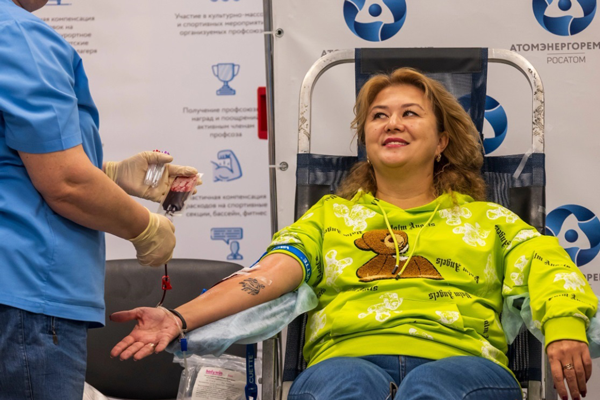 Волонтеры «Ленатомэнергоремонта» сдали 100 литров крови в рамках донорской акции