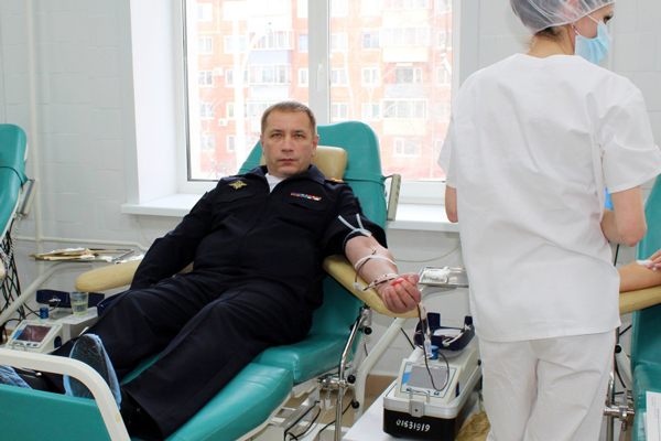 Амурские полицейские приняли участие в акции по добровольной сдаче крови