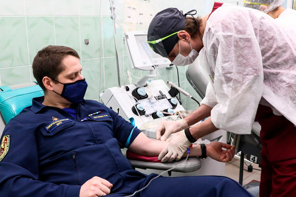 Добровольчество как стиль жизни: московские спасатели приняли участие в донорской акции