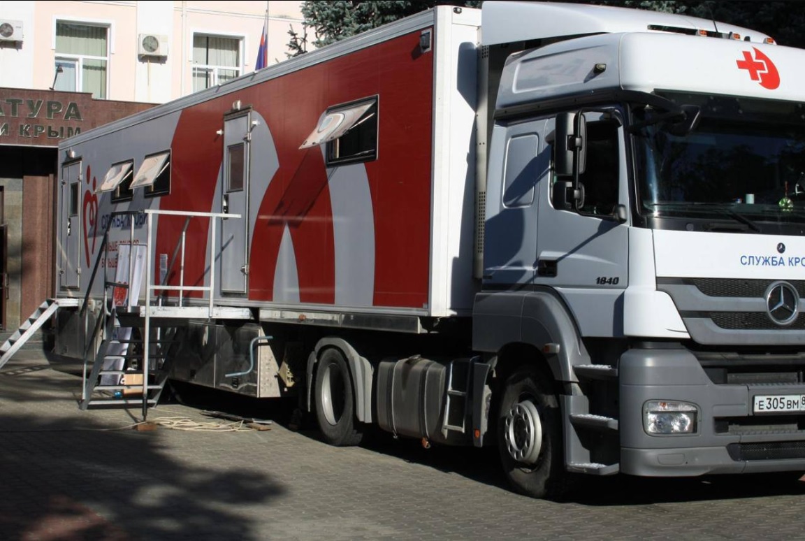 Около 2,5 тысяч литров донорской крови сдали за полгода крымчане выездной бригаде Центра крови