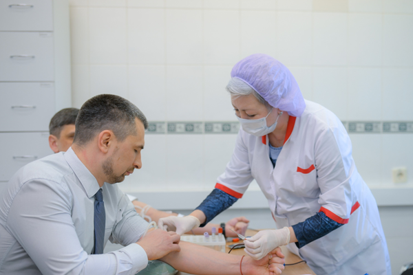 Волонтеры нефтепроводного предприятия в Красноярске пополнили ряды краевых доноров