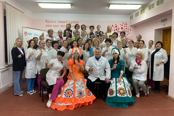 Дымковские барыни стали донорами крови в Кировской области