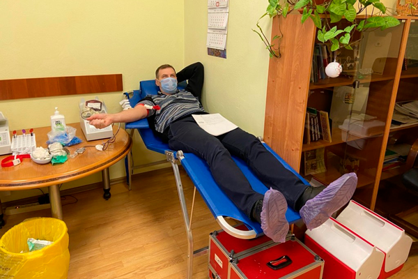 Чиновники мэрии Петрозаводска поделились кровью с жителями столицы Карелии