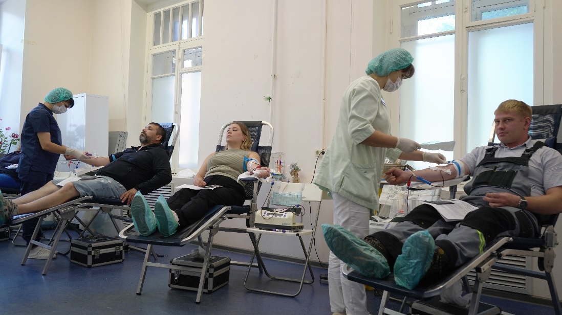 Корабелы Балтийского завода в Петербурге сдали 67 литров крови