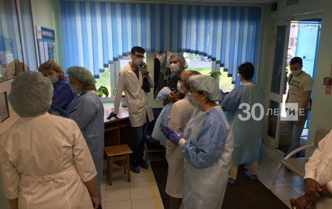 Акушеры-гинекологи и врачи Перинатального центра в Казани сдали кровь