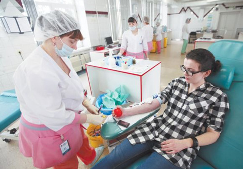 В Новосибирске за два праздничных дня сдали почти 100 литров крови