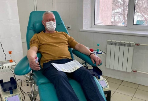 Главные врачи курских больниц стали донорами крови в честь покорения космоса