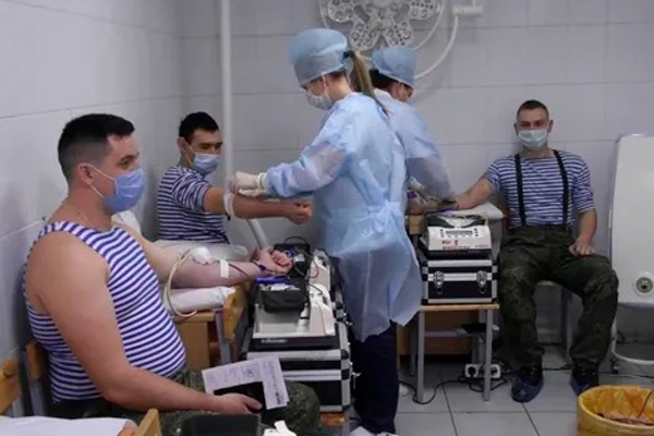 Более 120 литров крови сдали десантники Ульяновского соединения ВДВ для лечения тяжелобольных COVID-пациентов