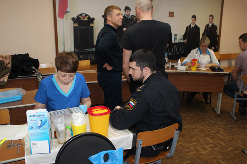 В Карелии судебные приставы сдали 15 литров крови, пополнив запасы Республиканской станции