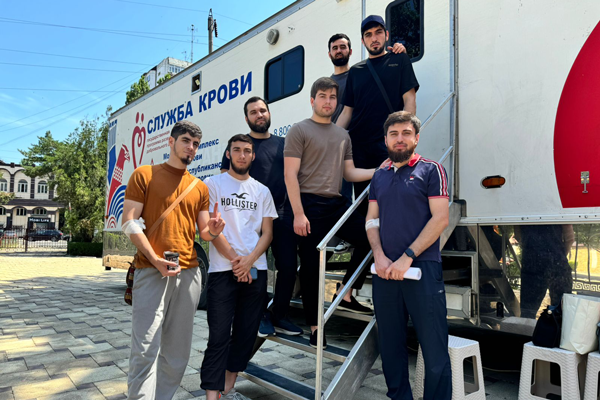 Студенты и сотрудники Дагестанского технического университета приняли участие в донорской акции «Сдай кровь – оставь отпечаток в сердце!»