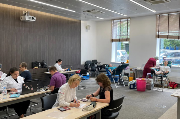 Компания «Систэм Электрик» провела акцию, приуроченную к Всемирному дню донора крови