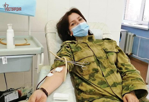 В Хакасии военнослужащие Росгвардии продолжают участвовать в акции «От сердца к сердцу»