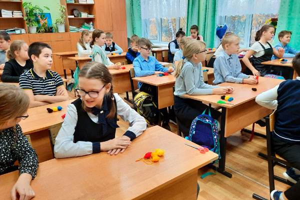 Протяни руку жизни: школьникам и студентам Владимирской области рассказывают о донорстве при помощи арт-терапии