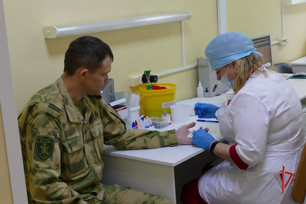 Росгвардейцы сдали кровь для медучреждений Томской области