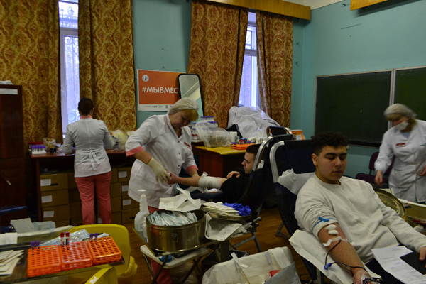 В Петербурге 337 сотрудников и учащихся Макаровки приняли участие в Дне донора