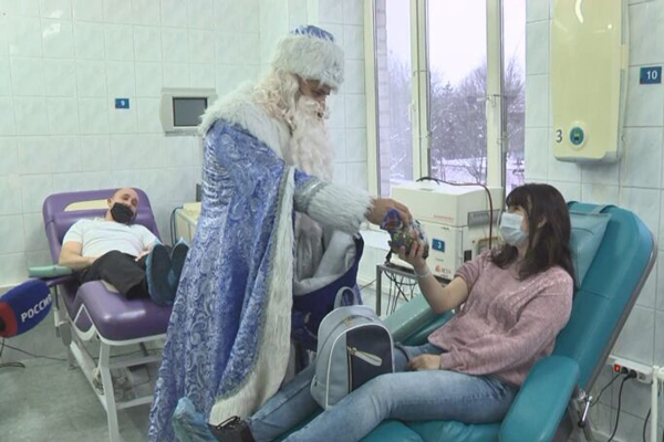 В Калининграде на станцию переливания крови пришел Дед Мороз