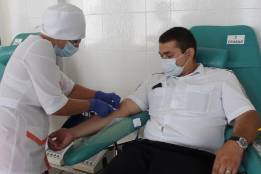 В Тюменской области полицейские приняли участие в акции «Донор в погонах»