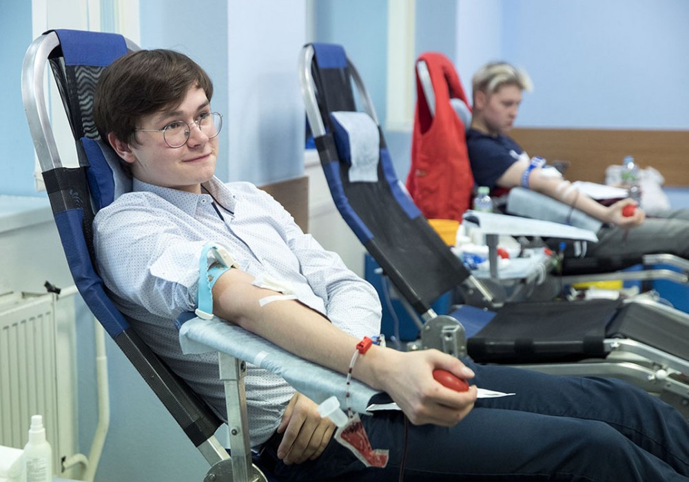 Студенты Президентской академии стали донорами крови