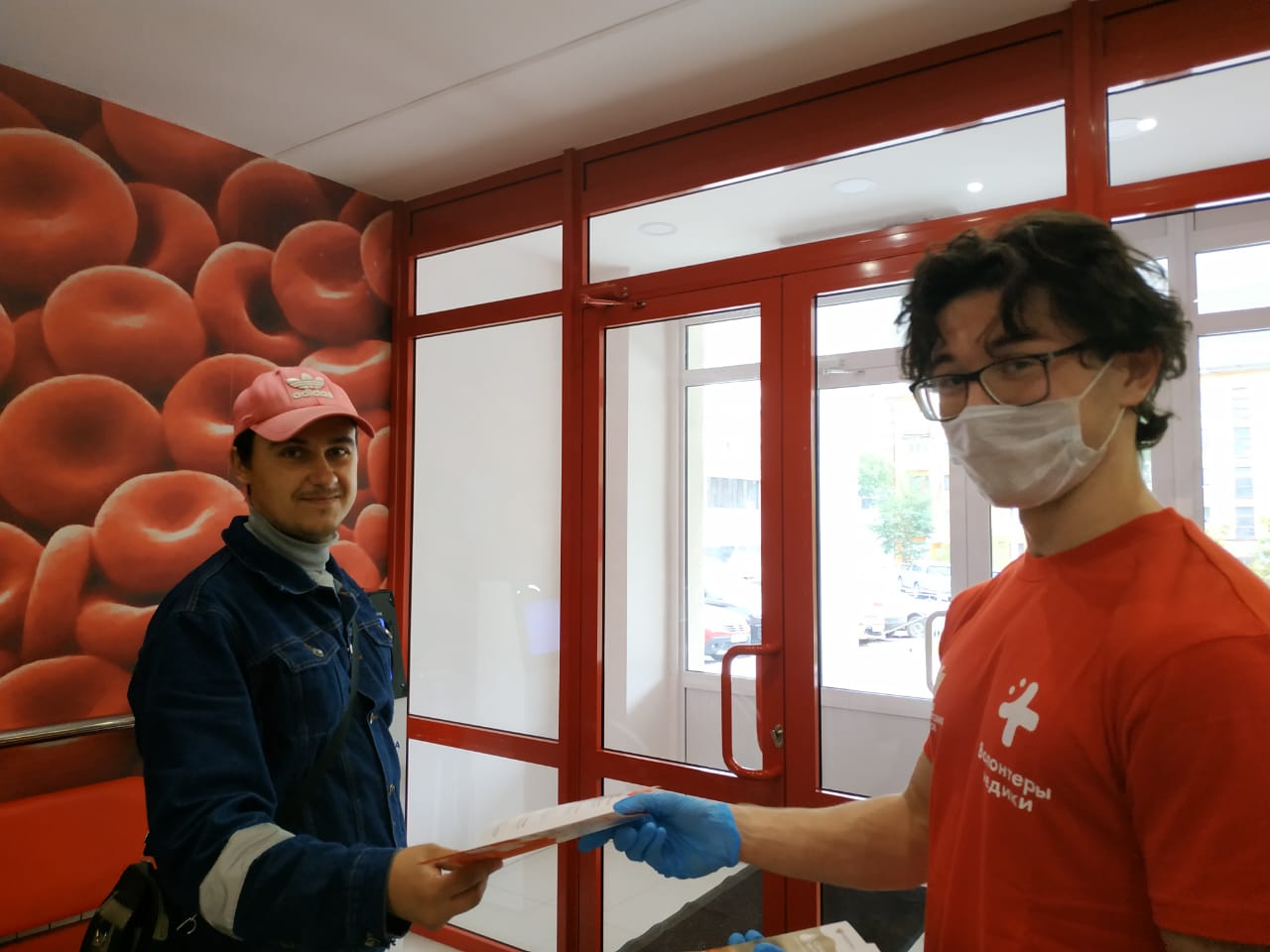 Молодые екатеринбуржцы прошли школу ответственных доноров