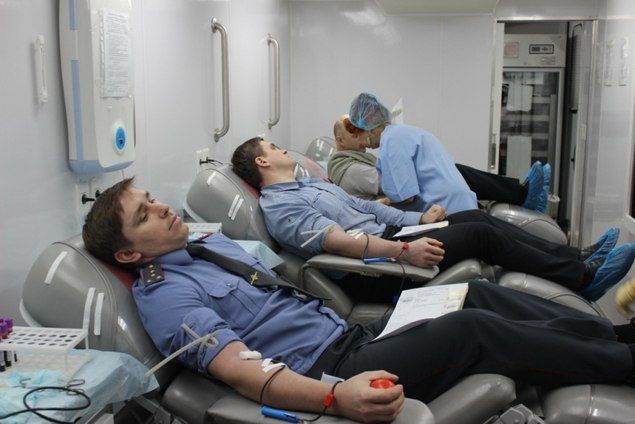 Накануне Дня Защитника Отечества Брянские полицейские сдали 46 литров крови