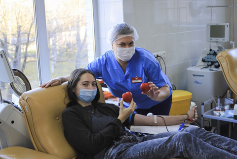 Молодые доноры Петербурга спешат на помощь!