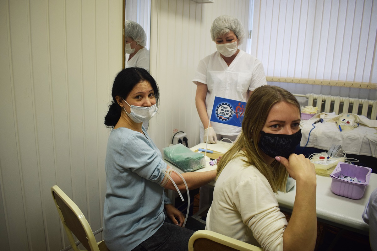 Растет количество доноров среди омских машиностроителей