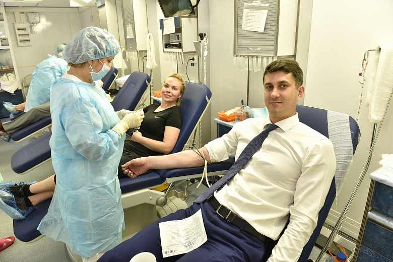 В мэрии Ярославля провели акцию по безвозмездной сдаче крови