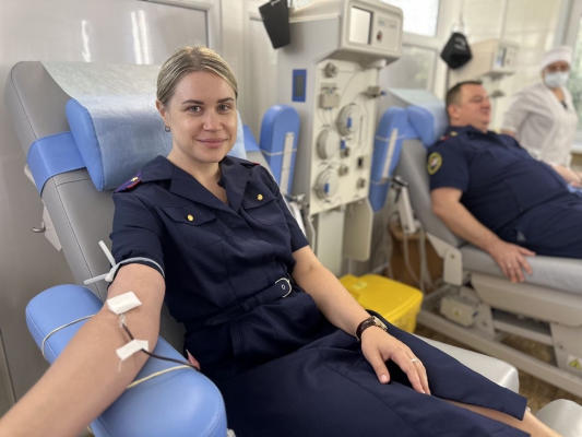 По зову сердца. Следователи Следственного комитета со всего полуострова Крым в эти дни сдают кровь для нуждающихся