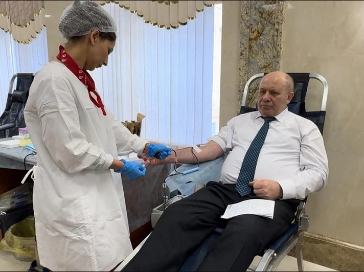 Глава Хабаровского края и мэр Хабаровска совершили донацию крови в рамках федерального проекта «Госстарт»
