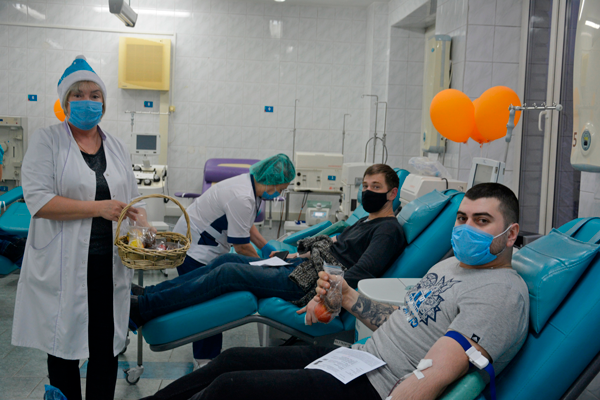 Станция переливания крови Калининградской области приняла участие в федеральной донорской акции «С Новым годом, Служба крови!»