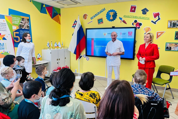 Служба крови ФМБА России рассказала маленьким пациентам Центра трансплантологии о тех, кто спасает их жизни каждый день