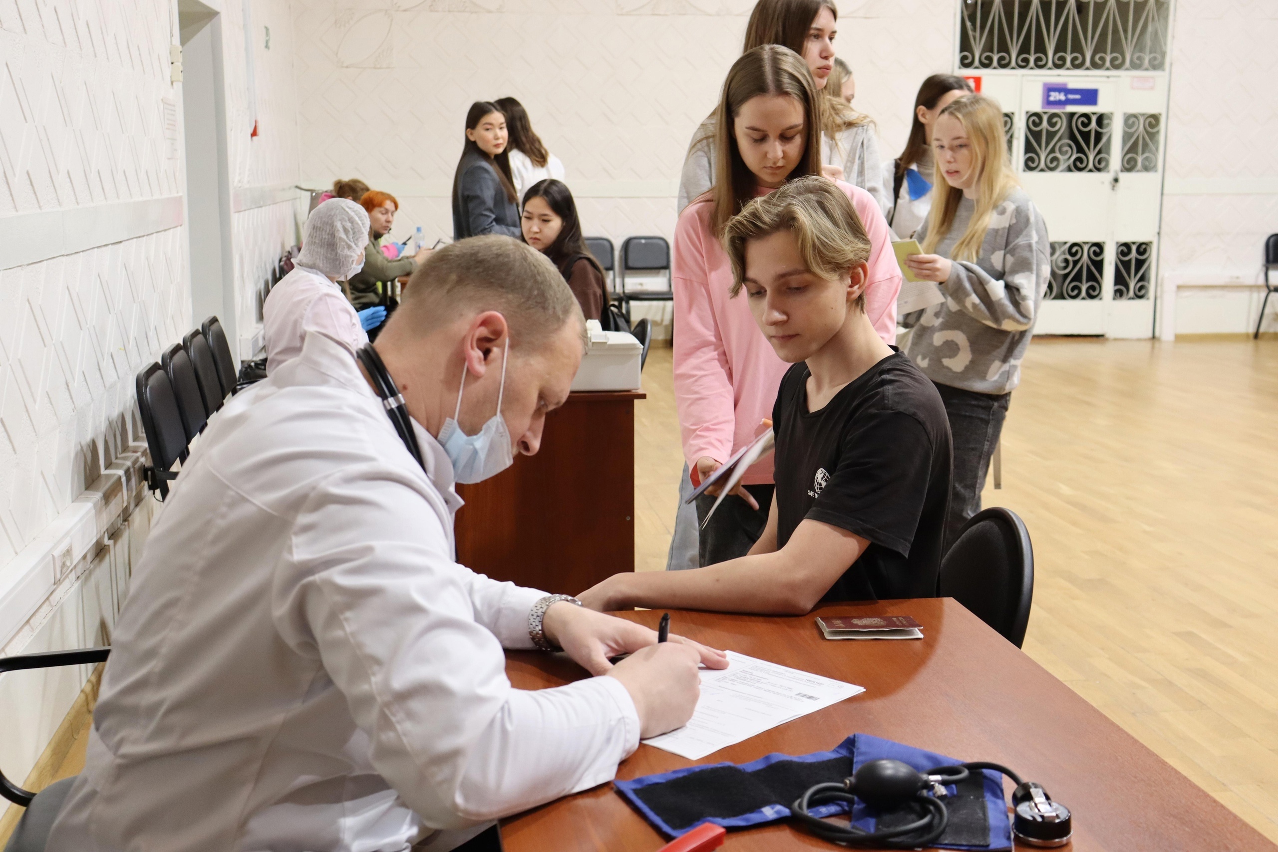 Более 100 студентов и педагогов колледжей и техникумов Томска сдали кровь