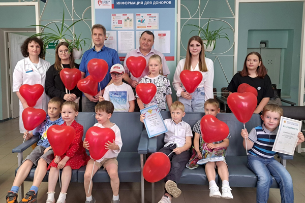 В Службе крови Клинической больницы №50 ФМБА России в городе Сарове Нижегородской области наградили участников конкурса «Спасибо, донор!»