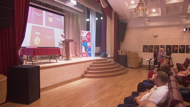 Почетным донорам России вручили медали в Историко-художественном музее Калининграда