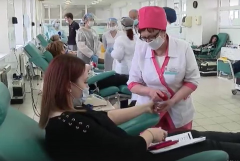 В Курске члены профсоюза работников здравоохранения стали донорами в честь Первомая