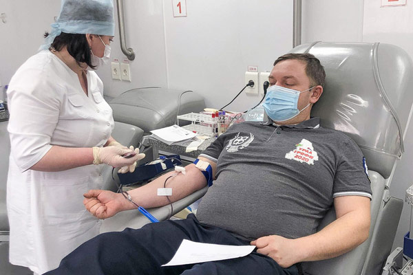 Спортсмены и тренеры Тюмени сдали кровь для медицинских организаций региона