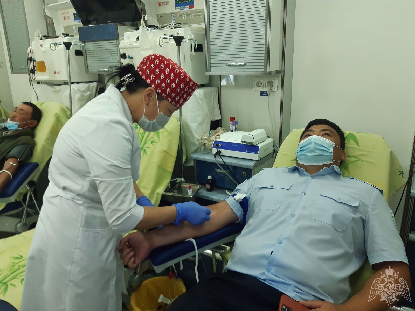 В Туве сотрудники Росгвардии пополняют банк крови региона