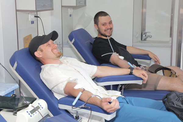 Работники предприятия ОЭМК в Белгородской области стали донорами крови и приняли участие в программе донорства костного мозга