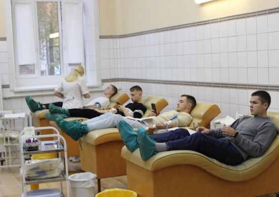 «Мы одной крови»: студенты Горного университета в Санкт-Петербурге приняли участие в донорской акции 