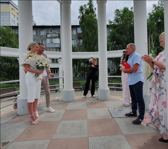 Красноярский краевой центр крови № 1 поздравил молодоженов