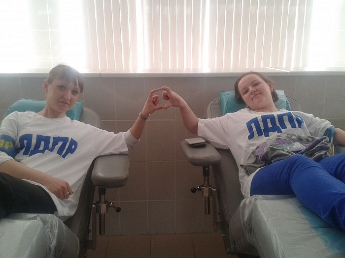 Алтайское отделение ЛДПР проводит акцию «Капля Вашей крови = спасенная жизнь человеку + помощь приюту»