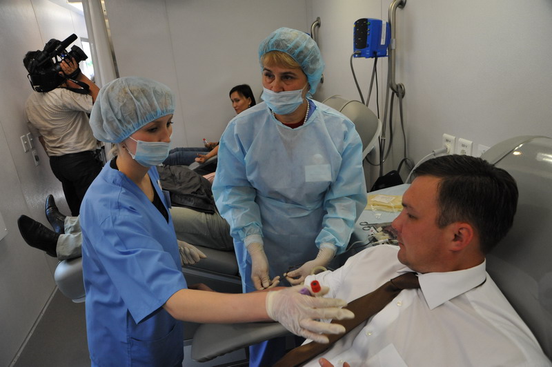 Во Всемирный день донора в Чувашии кровь сдали руководители республики во главе с премьер-министром