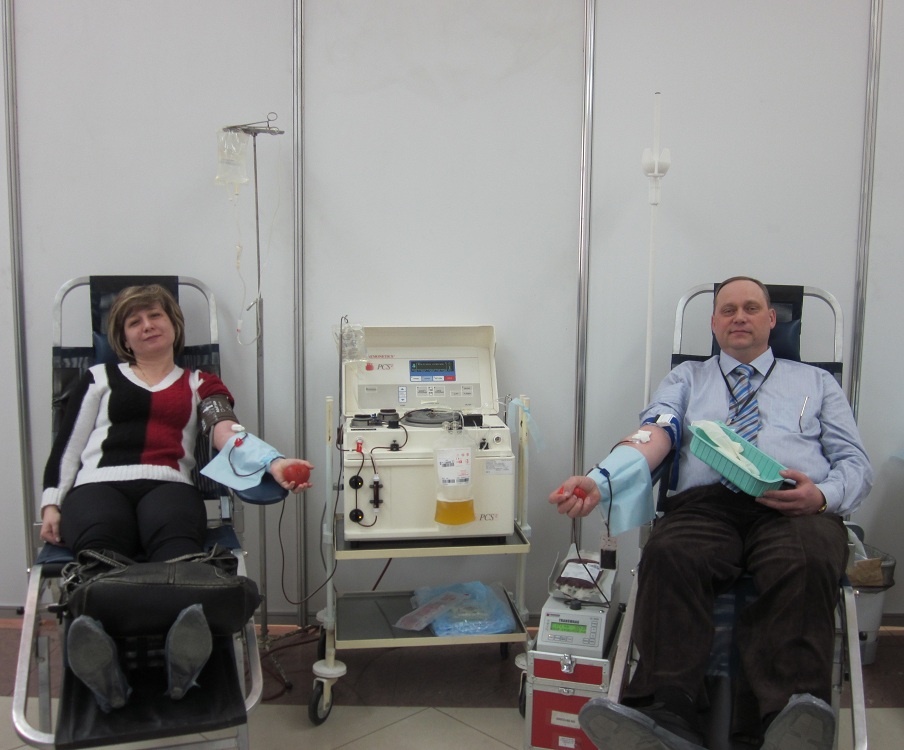 Почти 70 литров крови и ее компонентов было заготовлено в ходе донорской акции на выставке "Енисей Медика 2012" в Красноярске 