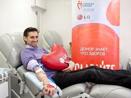 День донора на заводе LG Electronics с участием знаменитого футболиста Руслана Нигматуллина