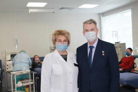 Летчик-космонавт, Герой России стал донором антиковидной плазмы